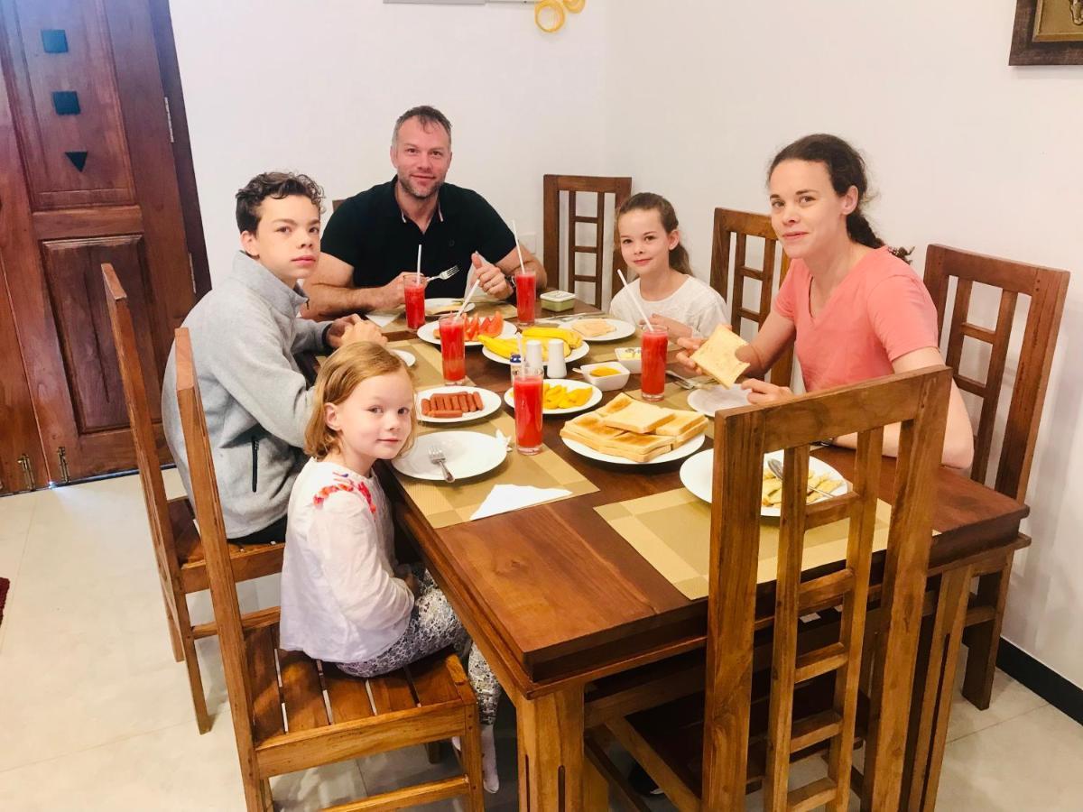 נוארה אליה Queensland Hotel מראה חיצוני תמונה
